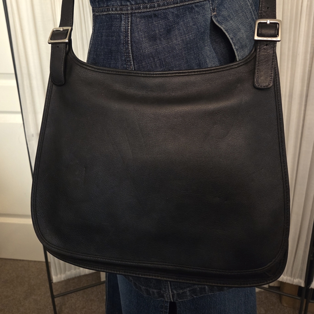 Coach Elegant Black Leather Crossbody Bag